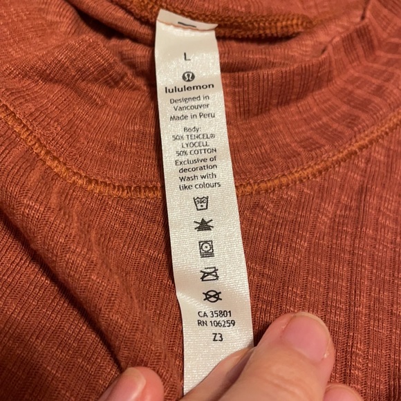 Lululemon Dare to Drape long sleeve - Picture 4 of 4